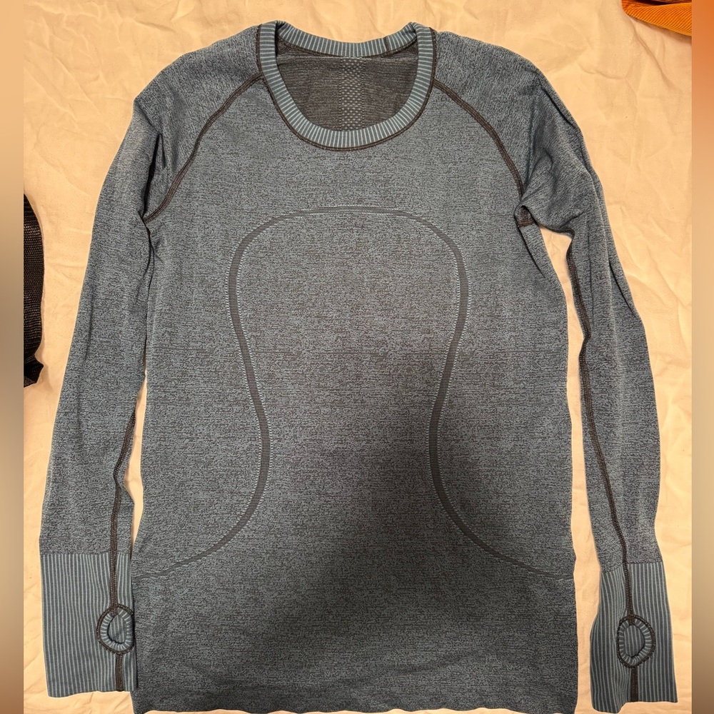 Long sleeve lululemon workout top in a heathered blue color and size 10!